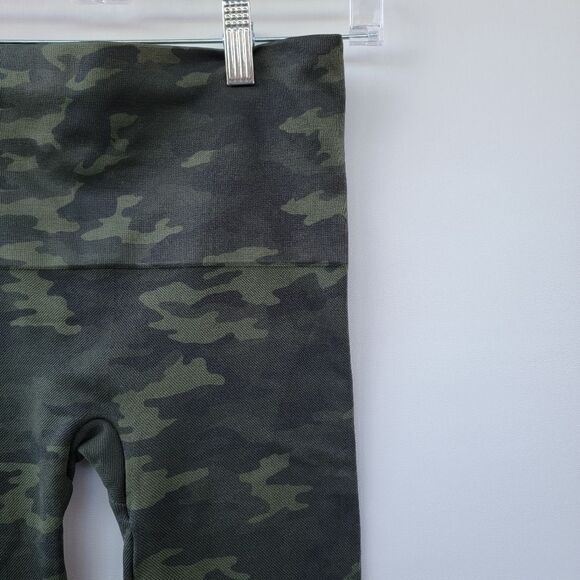 SPANX Look At Me Now Size Medium Seamless Green Camo Ankle Length Leggings - Picture 9 of 14